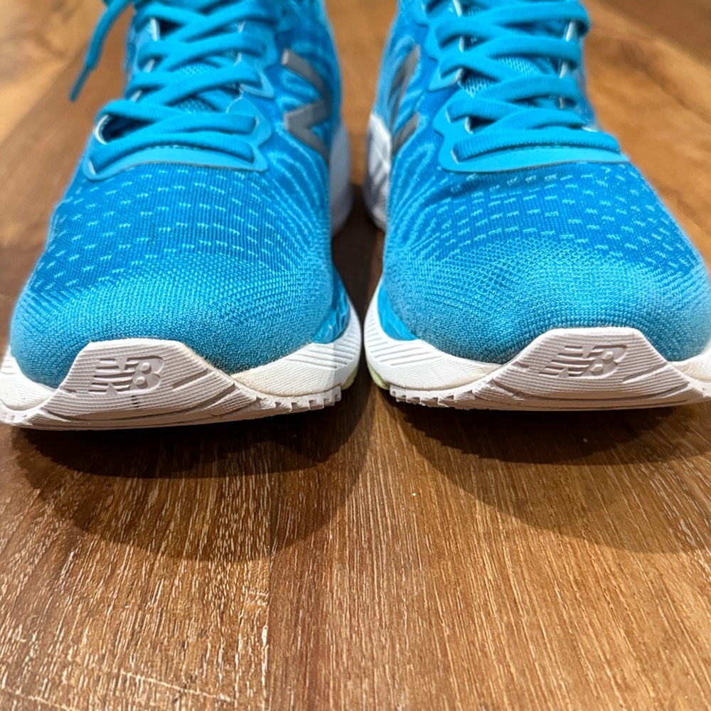 New Balance 860V11 Women’s Fresh Foam Easy Slip On Running Shoe (Size: 9.5)(EUC) - Picture 3 of 13